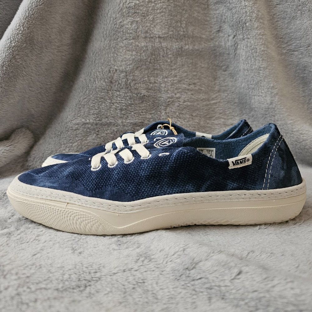 NWT Vans Circle Vee/Ocean Blue Sneakers Size Men 9, Women 10.5
